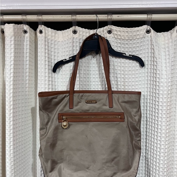 Michael Kors Tan and Brown Tote Bag with Classic Design - Picture 9 of 10